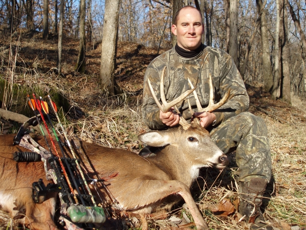 Deer bow hunter