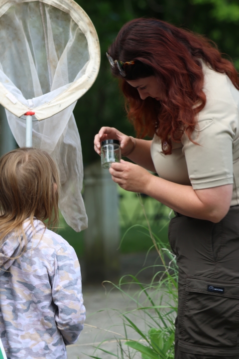 educating youth on native bees at a pollinator event