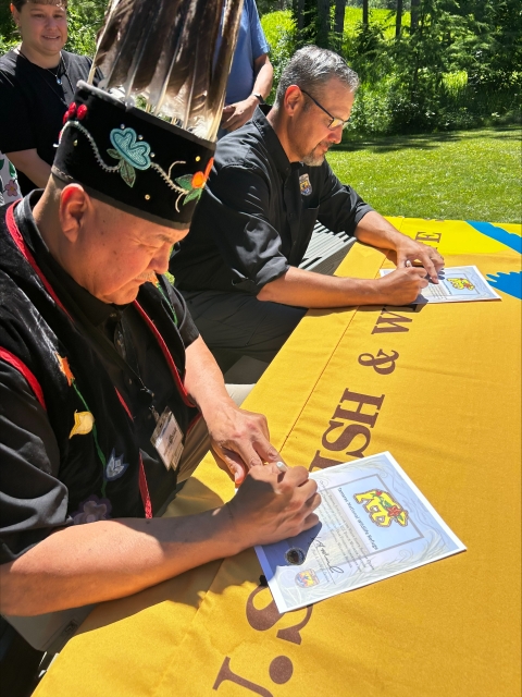 Authorities from a Tribal Nation and the U.S. Fish and Wildlife Service sign an aggrement
